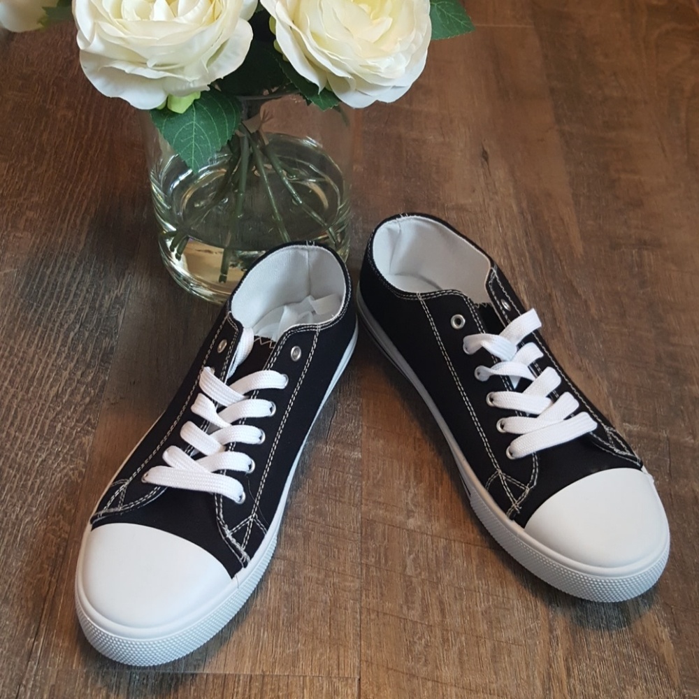 Qupid Athletic Shoes Size 7 New